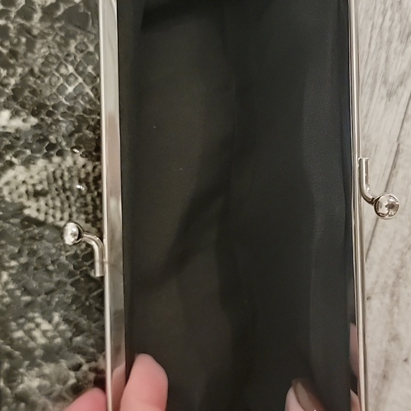 Kenneth Cole Reaction Snake Skin Black And Gray Clutch Wallet - Picture 7 of 7